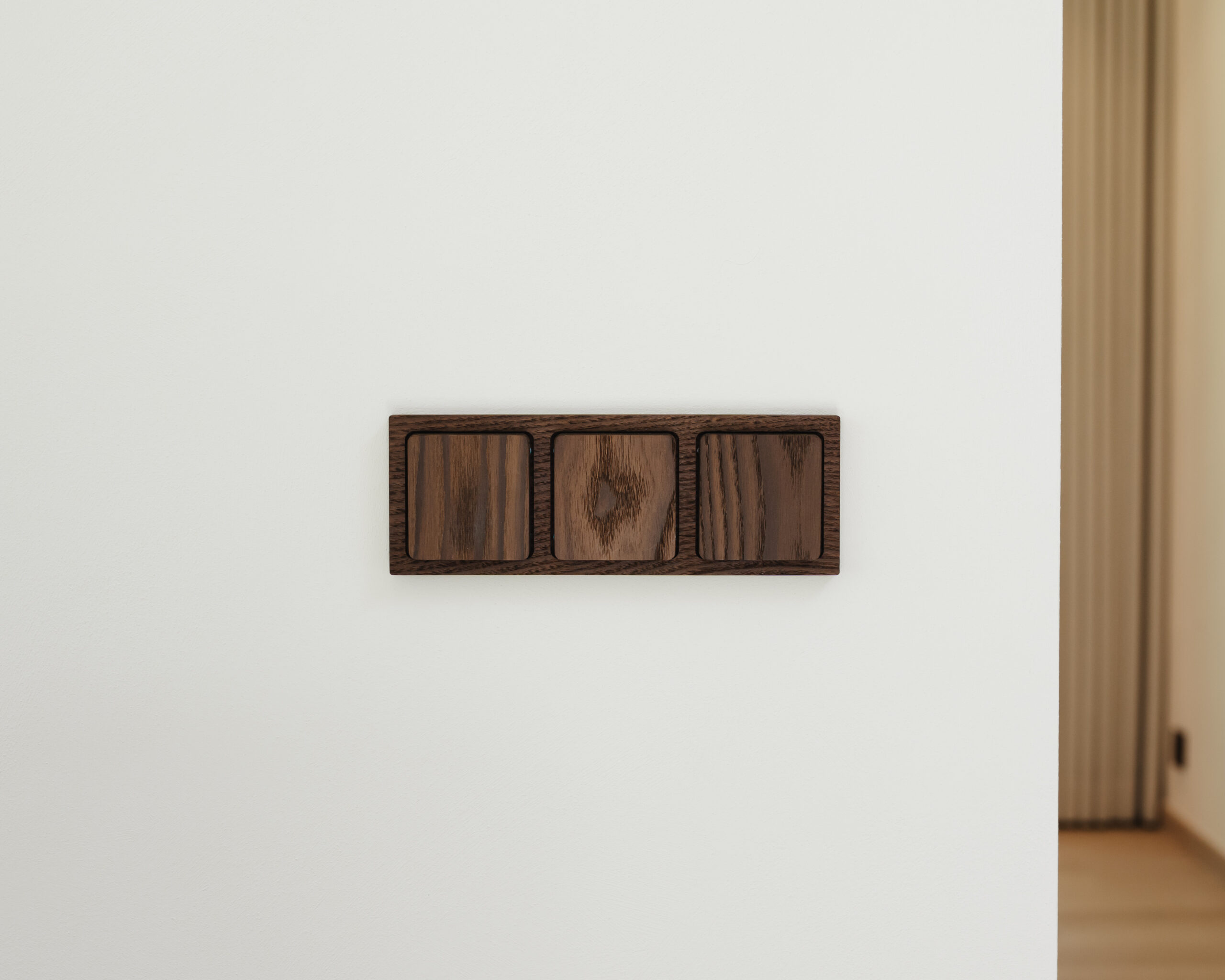 1-gang thermowood push-button light switch by Wemel Wood