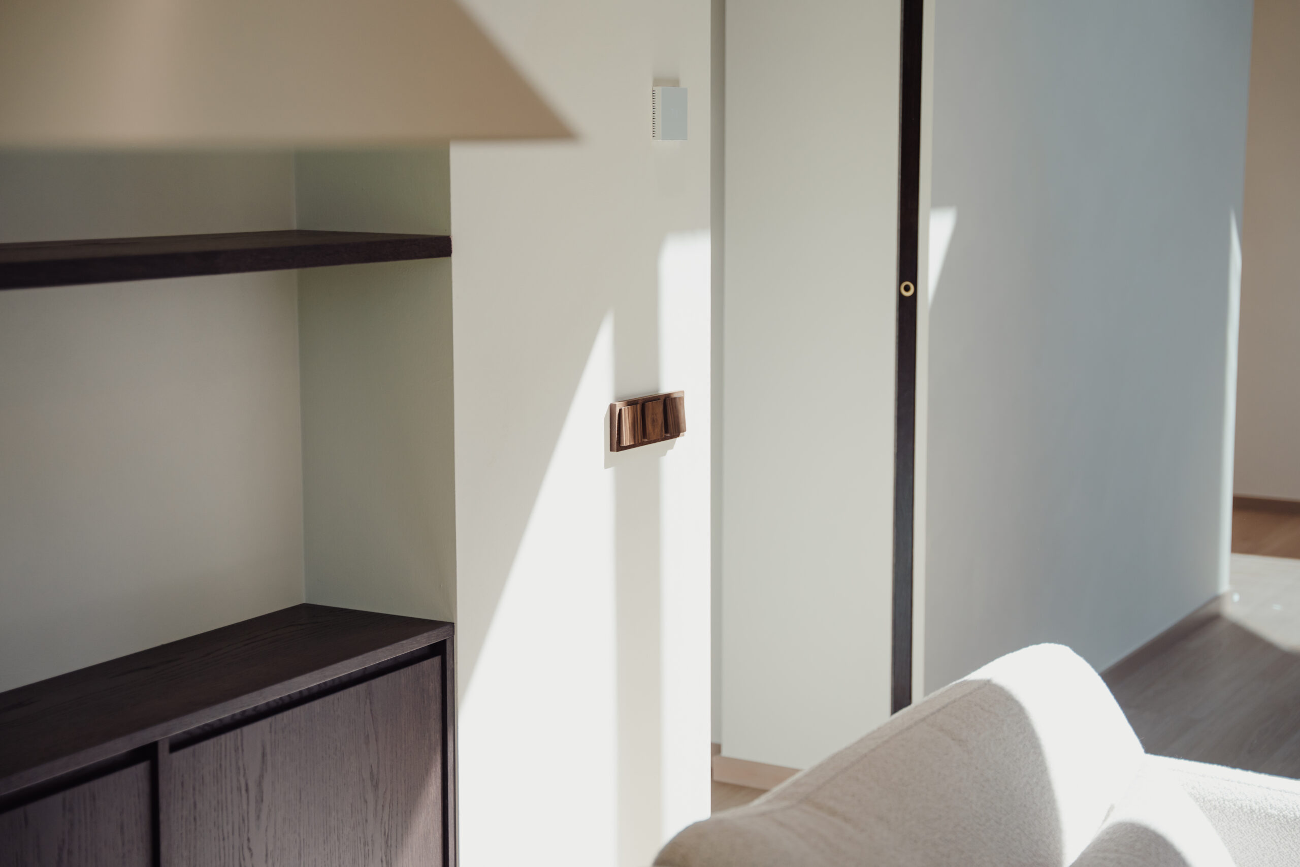 Digital room thermostat set by Wemel Wood